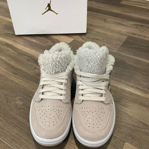 Size 8- Women’s Air Jordan 1 Low SE Sherpa Fleece